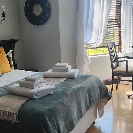 The Wooden Leg Guesthouse Kleinmond Exteriör bild