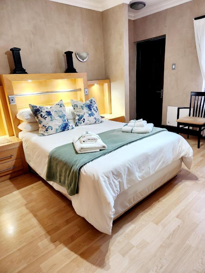 The Wooden Leg Guesthouse Kleinmond Exteriör bild