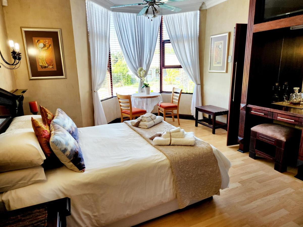 The Wooden Leg Guesthouse Kleinmond Exteriör bild