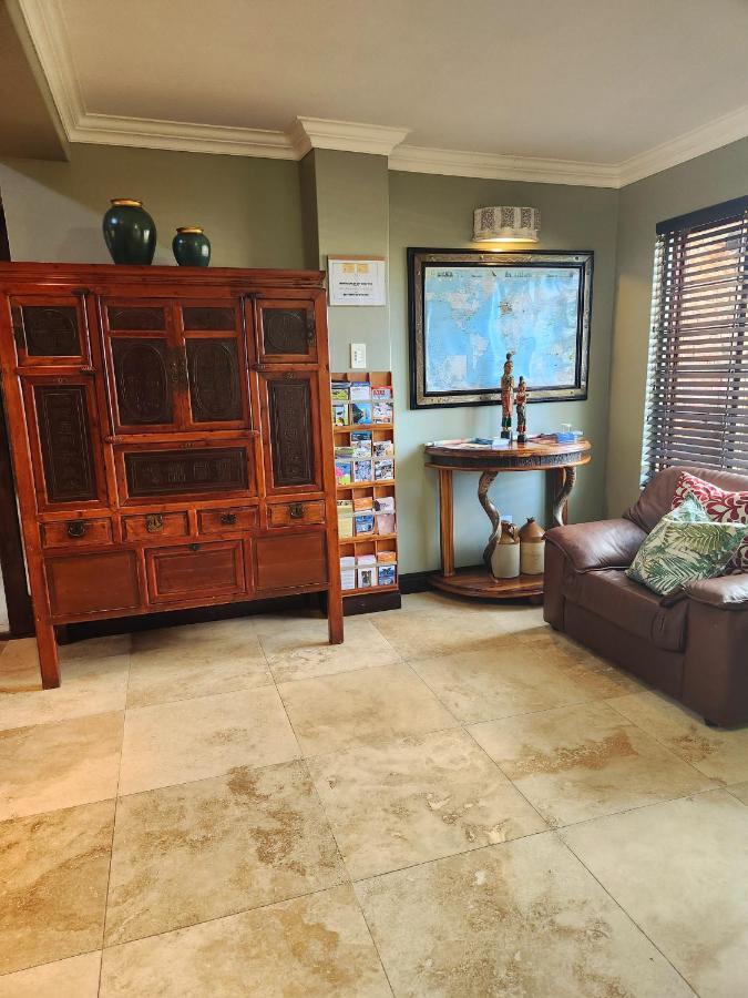 The Wooden Leg Guesthouse Kleinmond Exteriör bild