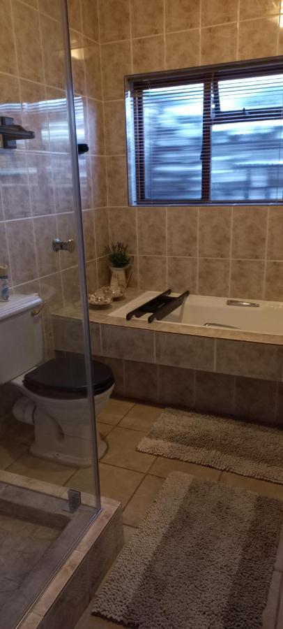 The Wooden Leg Guesthouse Kleinmond Exteriör bild