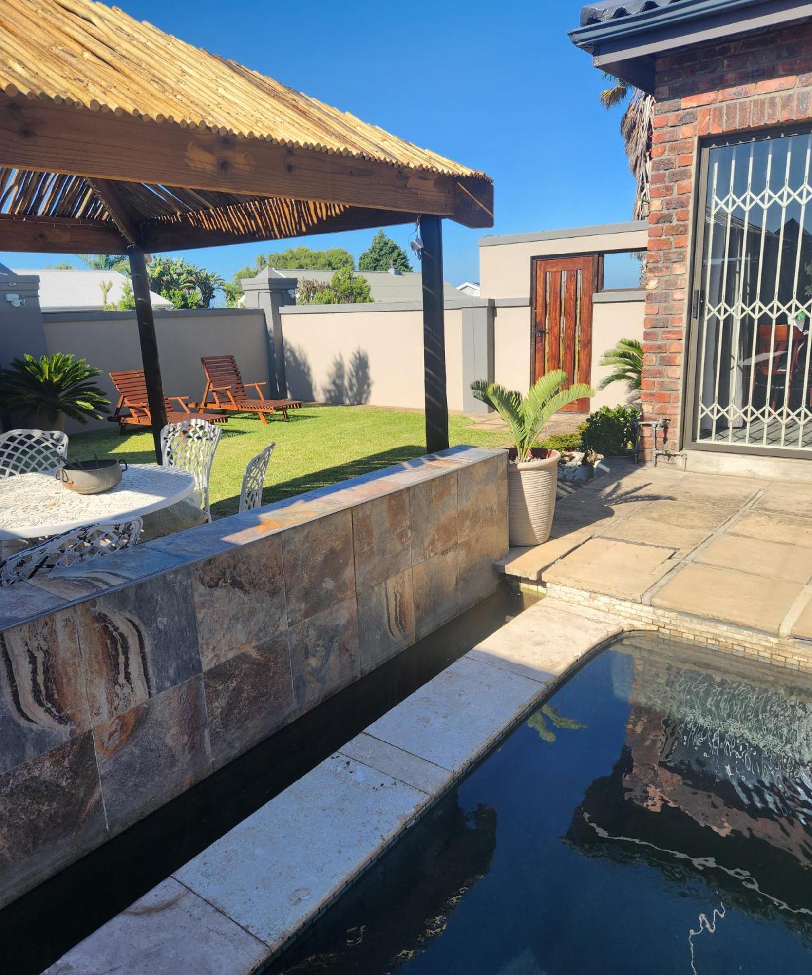 The Wooden Leg Guesthouse Kleinmond Exteriör bild